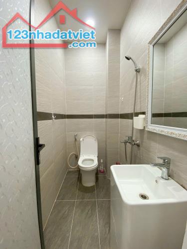 Bán nhà MT Nguyễn Thanh Tuyền Tân Bình, 4 tầng 5PN tiện cho thuê giá chỉ 11.x tỷ TL - 4