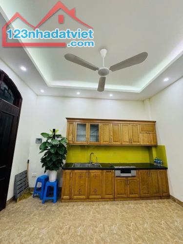 Đội Cấn - Ba Đình / 5 Tầng 30m2 dân xây - 6x Tỷ - 1