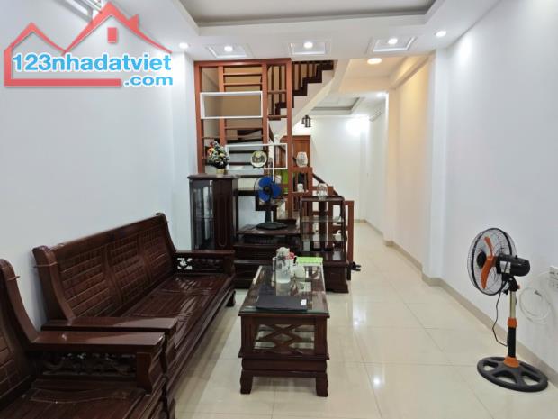 Bán nhà Minh Khai, khu vực trung tâm, MT3.2, 4T, diện tích hiếm, giá tốt, vào ở ngay. - 1