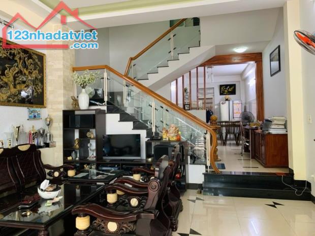 ♣ MT Lê Thị Hồng Gấm Hải Châu, 73m2, 3 tầng cứng đẹp, 6.x tỷ