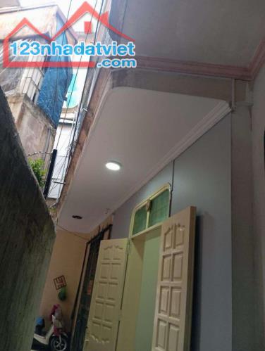 Nhà đẹp Văn Chương 20M2 x 4 tầng, mt 4m2, 3 ngủ, trung tâm vài bước ra phố, ngõ thông