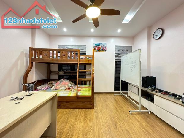 Bán nhà phố Trương Công Giai, Cầu Giấy, 40m2 ô chờ thang máy, ôtô, vỉa hè, kinh doanh 14tỷ - 2