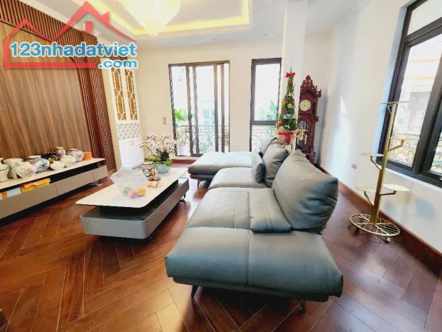 💥💥💥 NHÀ ĐẸP CẦU GIẤY - LÔ GÓC - 3 THOÁNG - THANG MÁY - 1