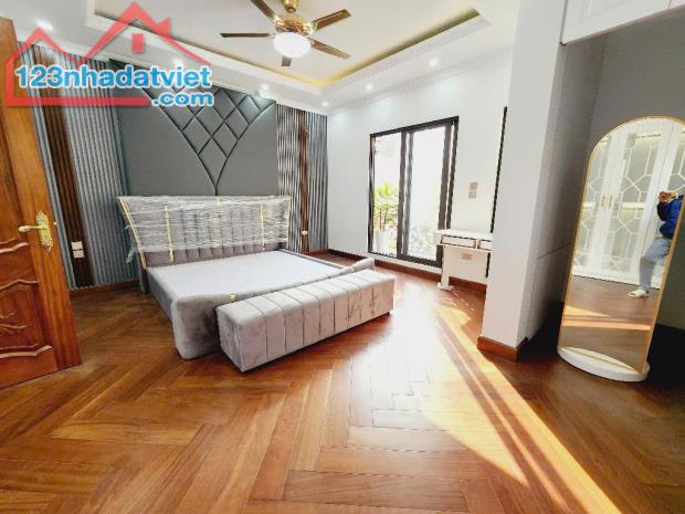 💥💥💥 NHÀ ĐẸP CẦU GIẤY - LÔ GÓC - 3 THOÁNG - THANG MÁY - 4