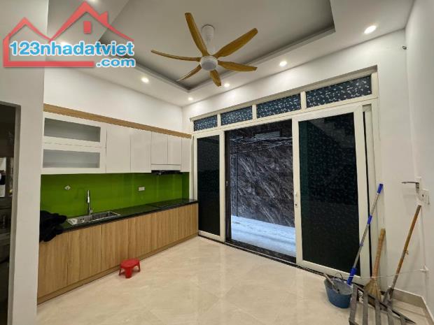 Bán nhà Tây Sơn Đống Đa lô góc 2 thoáng nhà mới trước nhà thoáng ba gác qua 22m giá 5 tỷ - 1
