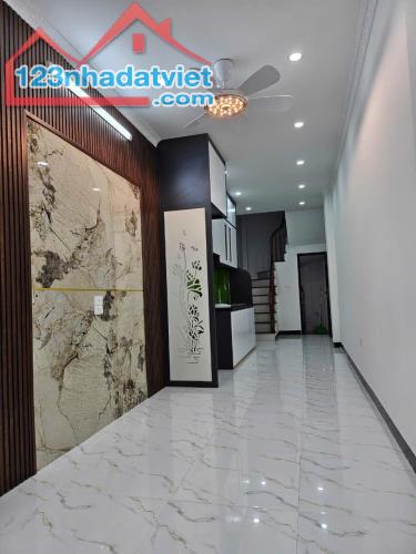 Bán nhà 30m² 4 tầng, Nguyễn Khoái, Hoàng Mai, 5.9 tỷ - Full nội thất