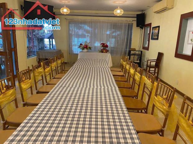 Sang mặt bằng nhà hàng gần ĐH Thủ Dầu Một, BD Diện tích: 26x46m (1.200m2)
Giá thuê: