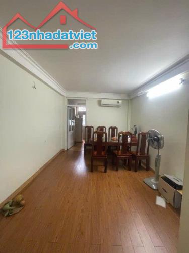 Hàng hiếm Hào Nam, ngõ rộng ô tô, nhà đẹp ở luôn, Diện tích 39m giá chỉ 6 tỷ