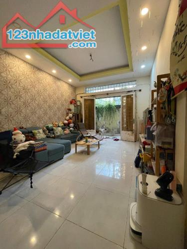 Bán nhà hẻm 687 Lạc Long Quân, Quận Tân Bình, 81m2