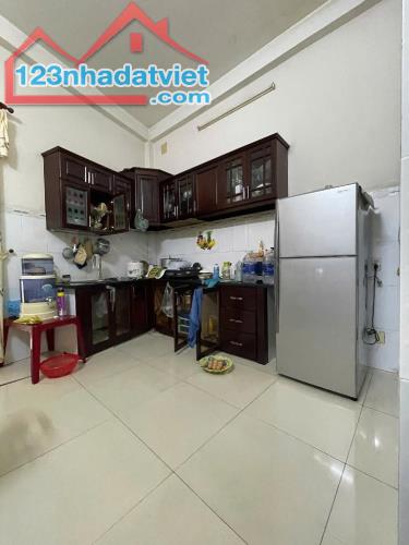 Bán nhà hẻm 687 Lạc Long Quân, Quận Tân Bình, 81m2 - 2