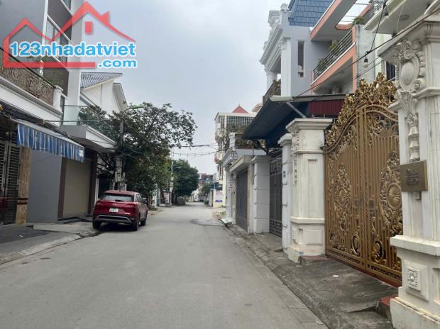 Bán nhà 90m2, 4 tầng lô góc tại Trung Lực, ô tô đõ cửa ngày đêm, giá 8,3 tỷ