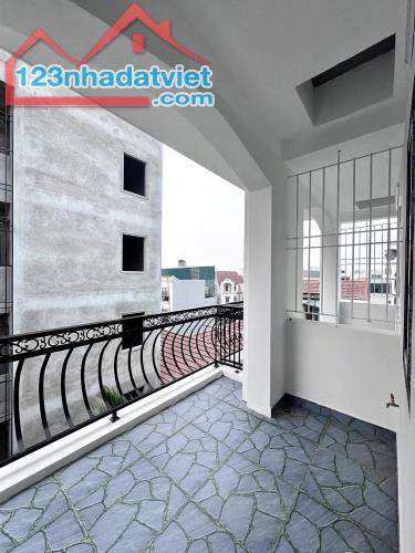 NHÀ ĐẸP VÍ TRÍ ĐỈNH Bán Nhà full nội thất tại Kim Chung, Hoài Đức - 4