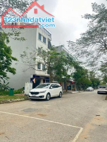 Bán đất phân lô tại Khu Đô Thị Nam Đầm Vạc, Vĩnh Yên, Vĩnh Phúc. Giá chỉ 3,45 tỷ. LH: 098.