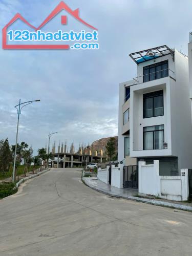 Bán nhiều căn biệt thự và nhà phố thương mại đồi Monoco Hạ long - 1