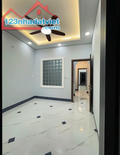 💥🏠Gấp bán, Mới keng, Sát MT, Cạnh HXH, Phạm Văn Chí, Quận 6, 45m2, 3tầng, 3PN, nhỉnh 5tỷ - 4