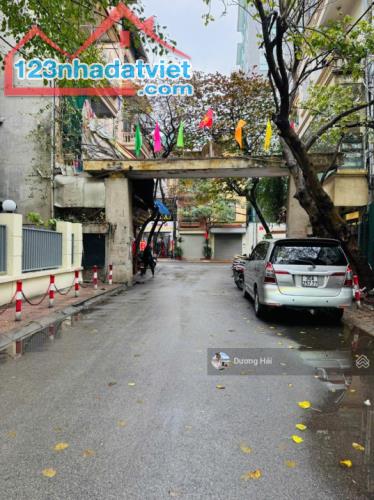 Bán nhà PL Hoàng Quốc Việt - Nghĩa Đô - DT 170m MT 10m - Ô Tô KDVP - Khu Quân Đội