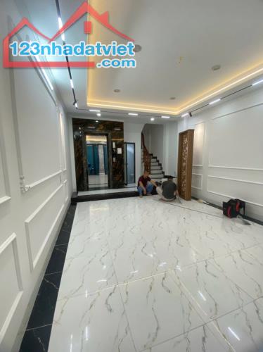 bán nhà đường láng gần cầu giấy,k.doanh,thang máy,ngo thông,8 đồng bảy ctl