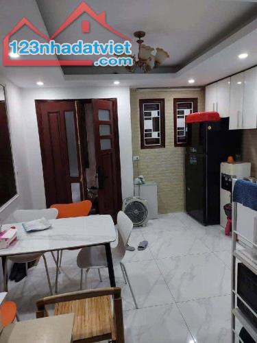 B.á.n nhà Hào Nam giá hời 24m.5 tầng.5.2 tỉ có thương lượng.