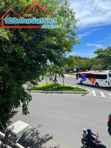Bán nhà 2 tầng mặt tiền Phạm Văn Đồng view biển đường 26m giá 8 tỷ 800 - 1
