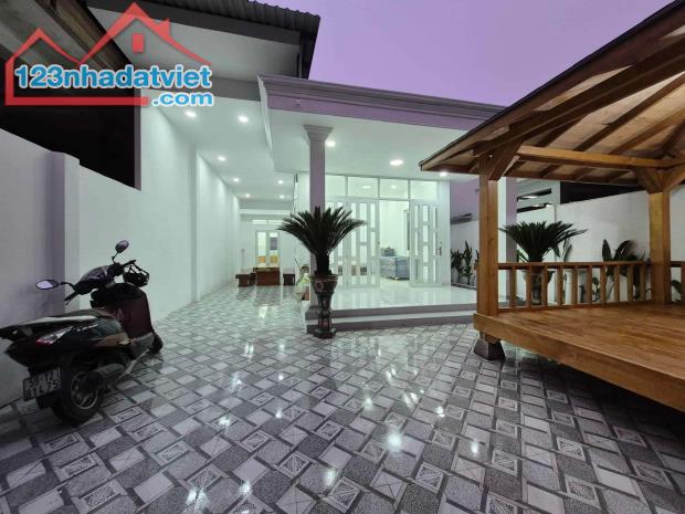 BÁN BIỆT THỰ🏘️SÂN VƯỜN 👉CHỈ HƠN 20TR/M2 👈 💸💸 hơn 6tỷ. 💥Hóc Môn, vị trí đắc địa tương