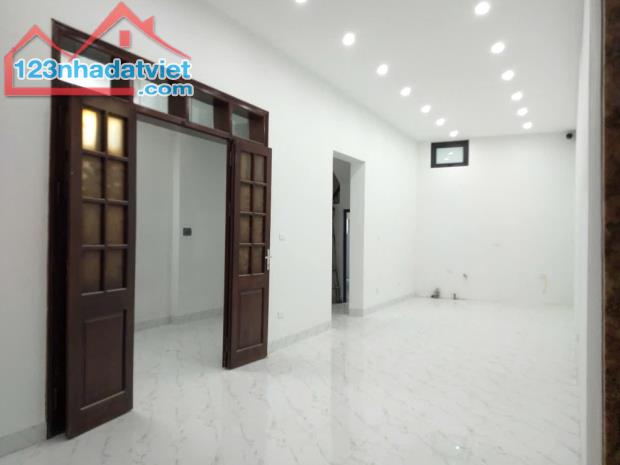 Cầu Giấy nhà đẹp 62m2, mt 5.8m kd, ô tô, sổ vuông đẹp 14 tỷ hơn. - 1