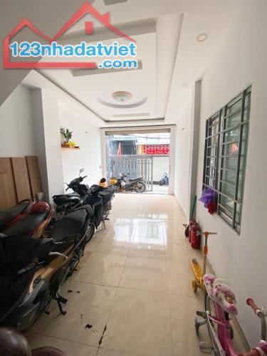 Nhà 4 tầng, hẻm xe hơi, thu nhập 300triệu/Năm, mặt tiền hẻm kinh doanh, 90m2, Chuyên Dùng - 3