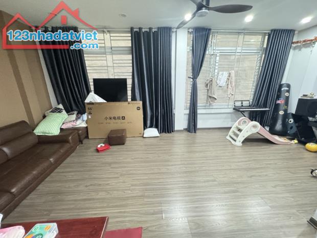 Nhà 5 tầng ngõ 78 Ngọc Thụy, đủ nội thất, gần phố, hàng xóm mipec Long Biên