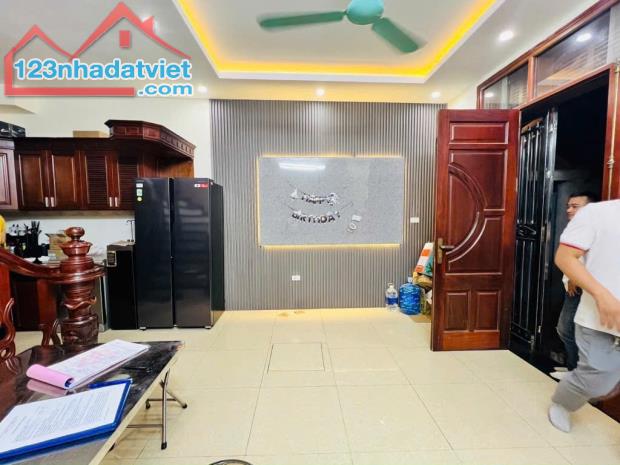 Đội Cấn - Ba Đình / 4 Tầng 35m2 dân xây - 7x Tỷ- Sát Hồ- Nội Thất Xịn