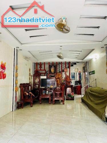 Bán nhà quận tân bình, lạc long quân, 65m2, 5 lầu, 9 tỷ