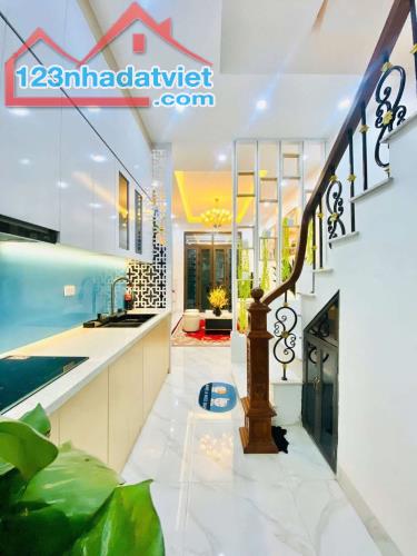 Tuyệt tác phân lô Hoàng Quốc Việt - Ô tô đỗ cửa - 41 m2 - kinh doanh - 3