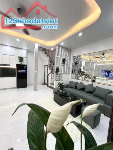 Đẳng cấp! Phân lô Hoàng Quốc Việt, ô tô đỗ cửa, full nội thất mới, 41m*4T - 1
