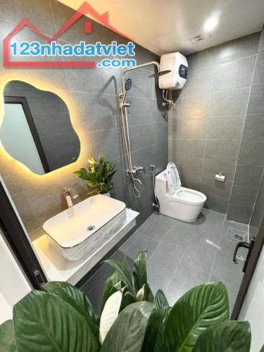 Đẳng cấp! Phân lô Hoàng Quốc Việt, ô tô đỗ cửa, full nội thất mới, 41m*4T - 5