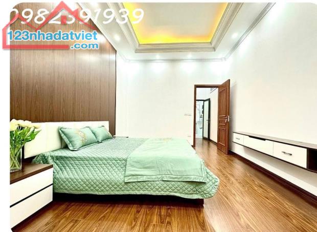 Nhà đẹp 73 Nguyễn Trãi - 5m ra ô tô - 5,45 tỷ