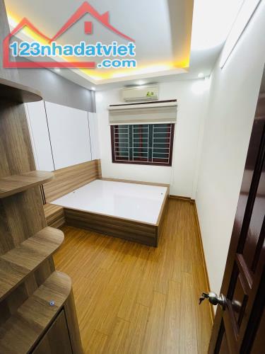 Bán nhà Tam Trinh, 36m2, nhỉnh 5 tỷ, 4 ngủ, ngõ nông vài bước ra ô tô, full đồ ở luôn. - 1