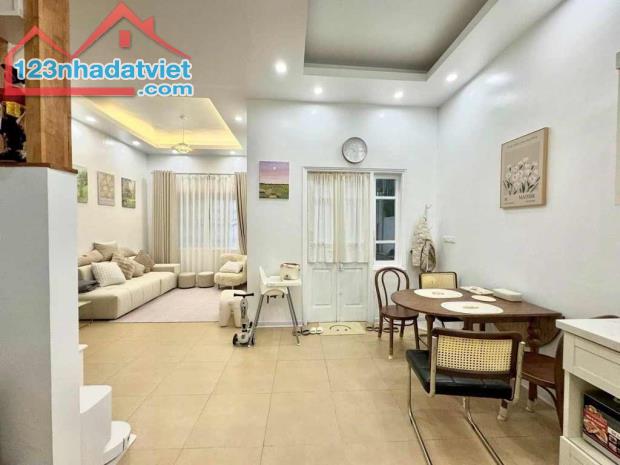 🏡 Biệt thự Hàn Quốc Quận Từ Liêm – Mặt ngõ ô tô, MT 5.7m, kinh doanh sầm uất, giá chỉ 8 - 2