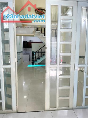 Nhà 3.6*10m/2lầu+ST/5PN hẻm thẳng Âu Dương Lân P3Q8