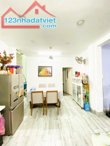 3 TẦNG MỚI ĐẸP - DT 84 M2 (4 x 21) - NGUYỄN VĂN NGHI - NGAY CHỢ GÒ VẤP. - 3