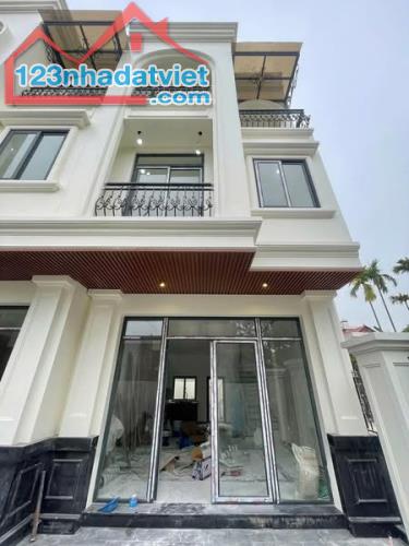 bán nhà 56m2-3 tầng ngõ oto vào , nhà hoàn thiện đẹp lung linh gần cầu Đại Thành.Giá 3.65