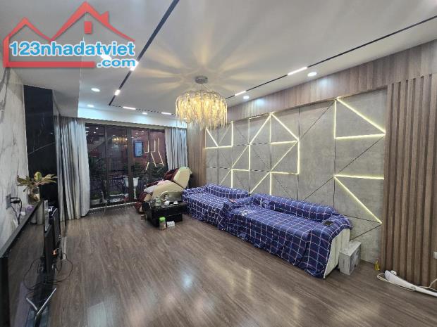 BÁN NHÀ NGỌC LÂM - 60M² - 5 TẦNG - GARA 2 Ô TÔ - KINH DOANH ĐỈNH