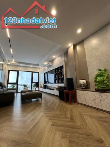 Bán nhà Lâm Du 50 m2 * 6 tầng* 13.1 tỷ, mặt phố kinh doanh, thang máy