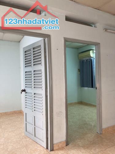 Cần bán chung cư Bàu Cát 2 Thang bộ 54m 2PN Sổ hồng rồi giá 1,85 tỷ - 2