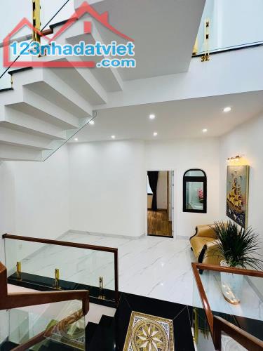 Chính chủ bán nhà mới 3 tầng mặt tiền Lê Văn Sĩ gần biển Nguyễn Tất Thành - 4