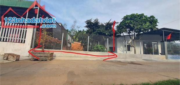 Đất thị trấn Ea Pok Cư Mgar gần Tỉnh Lộ 8 ngay đèn đỏ đi vào