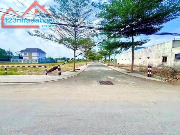 Đất Củ Chi đường 8m KDC Tân Phú Trung 100m2 giá 1 tỷ 968tr cách khu Vin 3km sổ sẵn