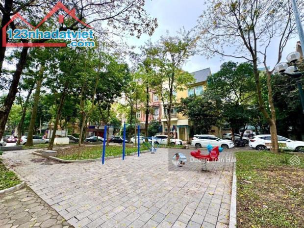 Bán đất phố Duy Tân - 150m2 - Ô tô tránh - Vỉa hè - View vườn hoa - Gần quận ủy Cầu Giấy - 2