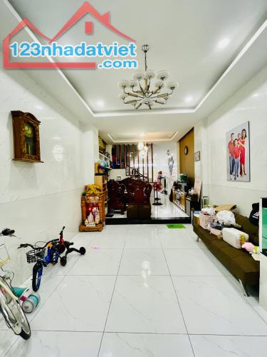 BÁN NHÀ TRƯƠNG THỊ HOA-QUẬN 12- 75M2, 3 TẦNG HẺM XE HƠI CHỈ 5 TỶ - 1