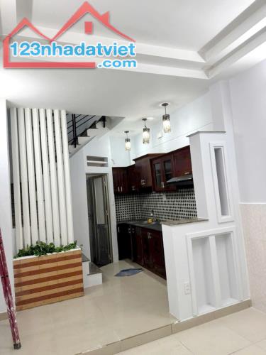 4.5 tỷ nhà đẹp 2 lầu BTCT 219 Tạ Quang Bửu P2Q8 - 2