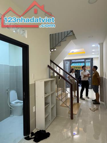 NHÀ 2 LẦU MỚI ĐẸP HẺM XE HƠI 6M ĐƯỜNG HẬU GIANG Q.6 - 3