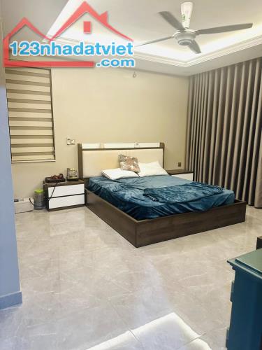 Bán nhà mặt phố Ngô Thì Nhậm, 210m2, mặt tiền 7m, 155 tỷ, kinh doanh cực đỉnh - 1