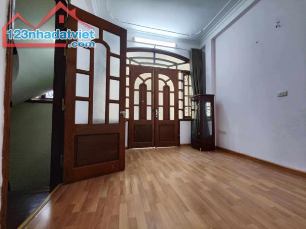 Cho thuê nhà riêng phố Đội Cấn, Ba Đình 35m2, 5 tầng, nhà đẹp ở luôn, ô tô đỗ cửa - 1